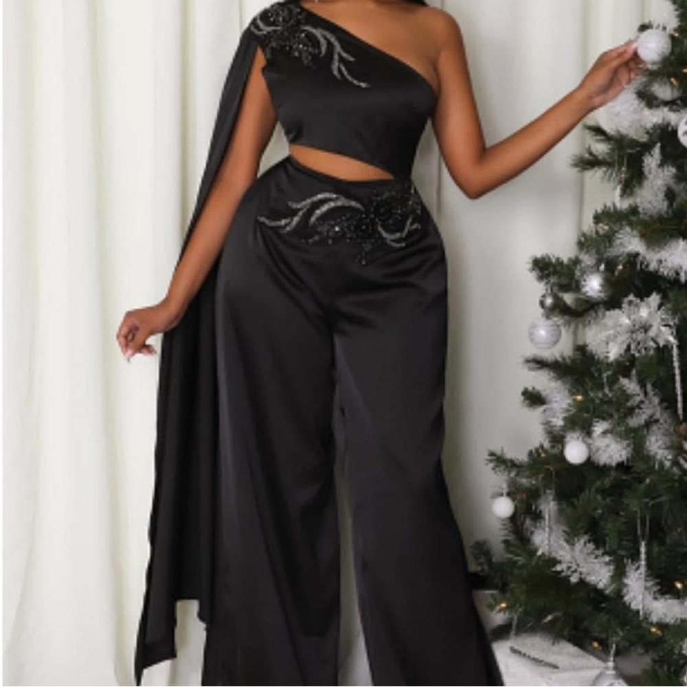 Elegant Black One-Shoulder Jumpsuit